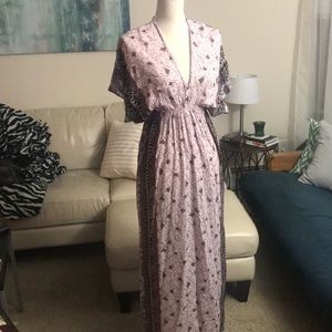 Short sleeve v neck maxi dress by Annabelle